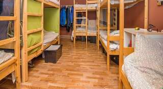 Гостиница Добрый Москва Спальное место на двухъярусной кровати в общем номере для мужчин-1